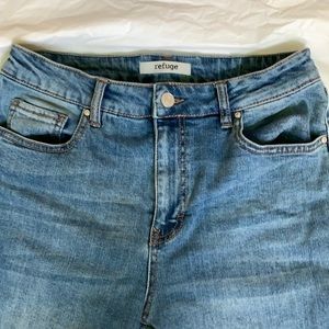 Bell Bottom Y2K High Waisted Jeans - Size 6